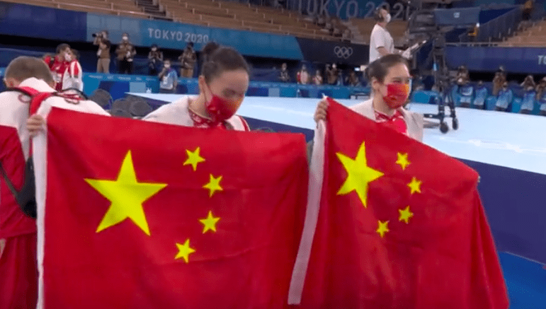 0.9分險(xiǎn)勝！中國(guó)包攬金銀牌再升兩面五星紅旗，日本美國(guó)無緣銅牌